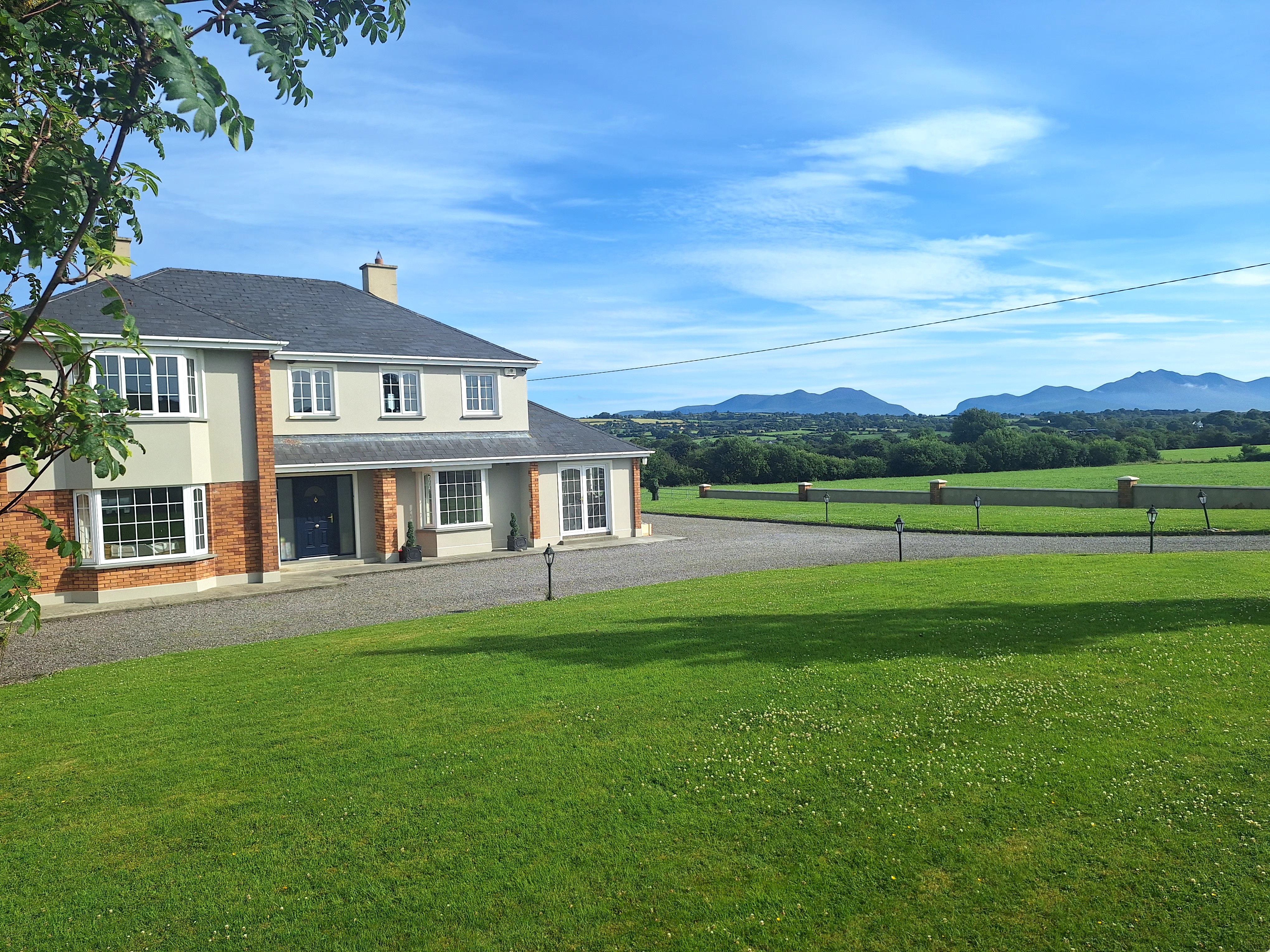 Scenic 4-5 Bedroom House in Killarney