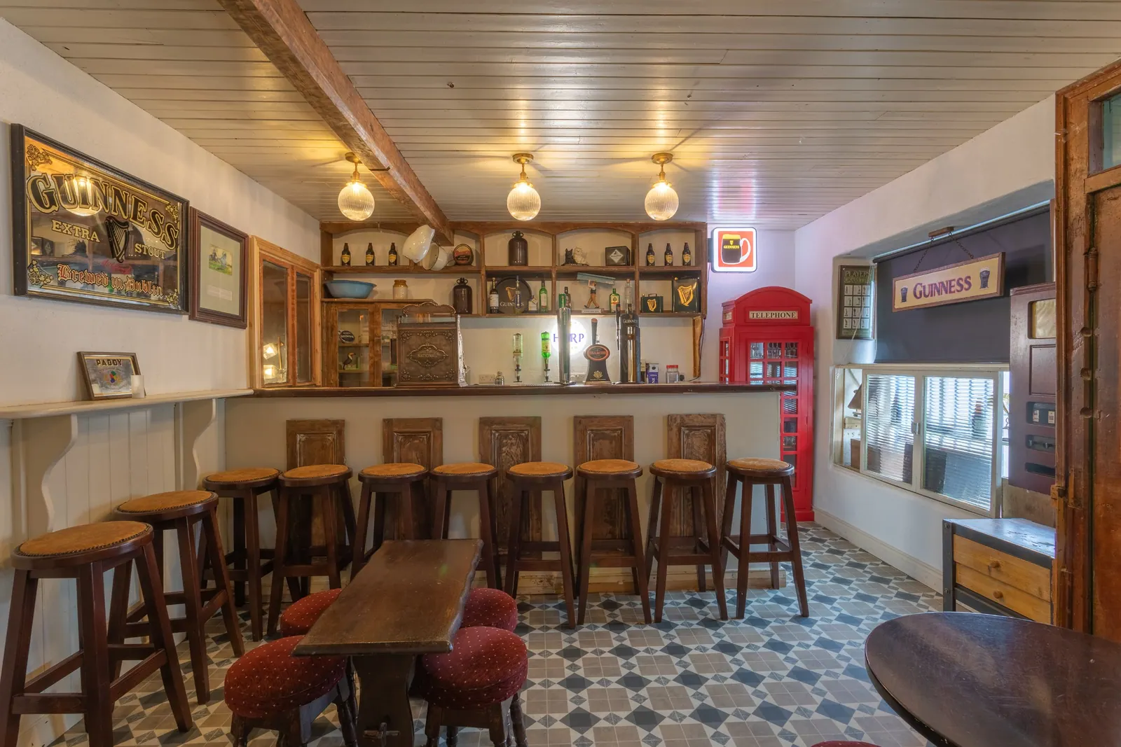 Fitzgerald's - 7 Bedroom House – Private Bar, Hot Tub & Swim Spa