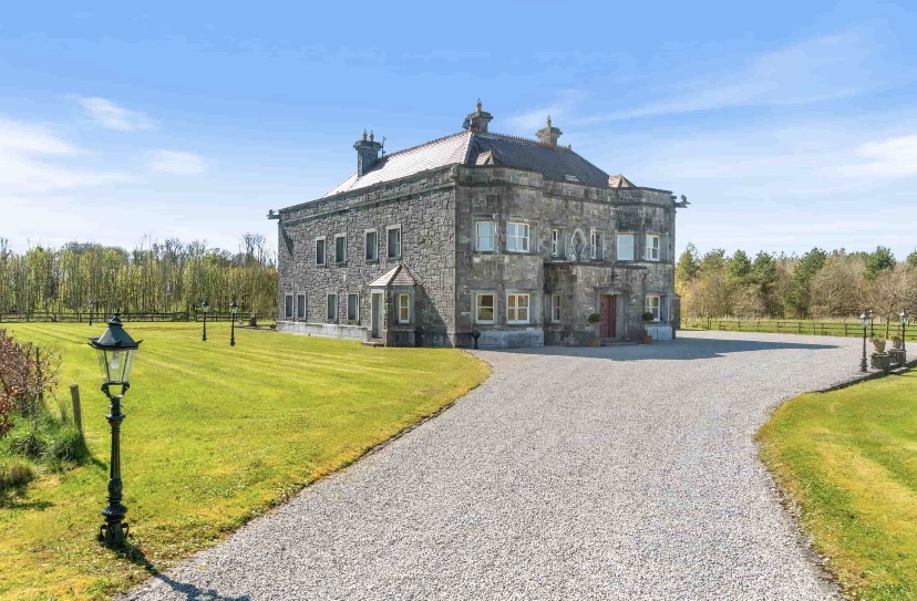 Luxury 6-Bedroom Private Estate near Claremorris — photo 1