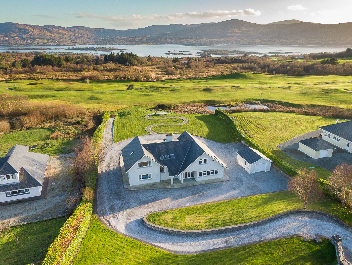 Panoramic Views of Kenmare Bay / 5 Bedrooms, 5 en-ensuite