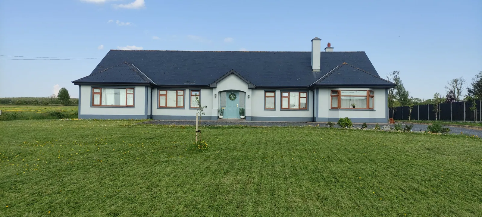 Spacious 4-Bed Home in Moyvane, 40 mins from Adare Manor
