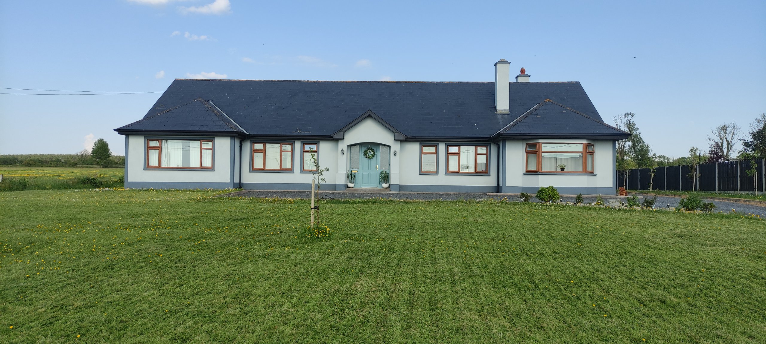 Spacious 4-Bed Home in Moyvane, 40 mins from Adare Manor